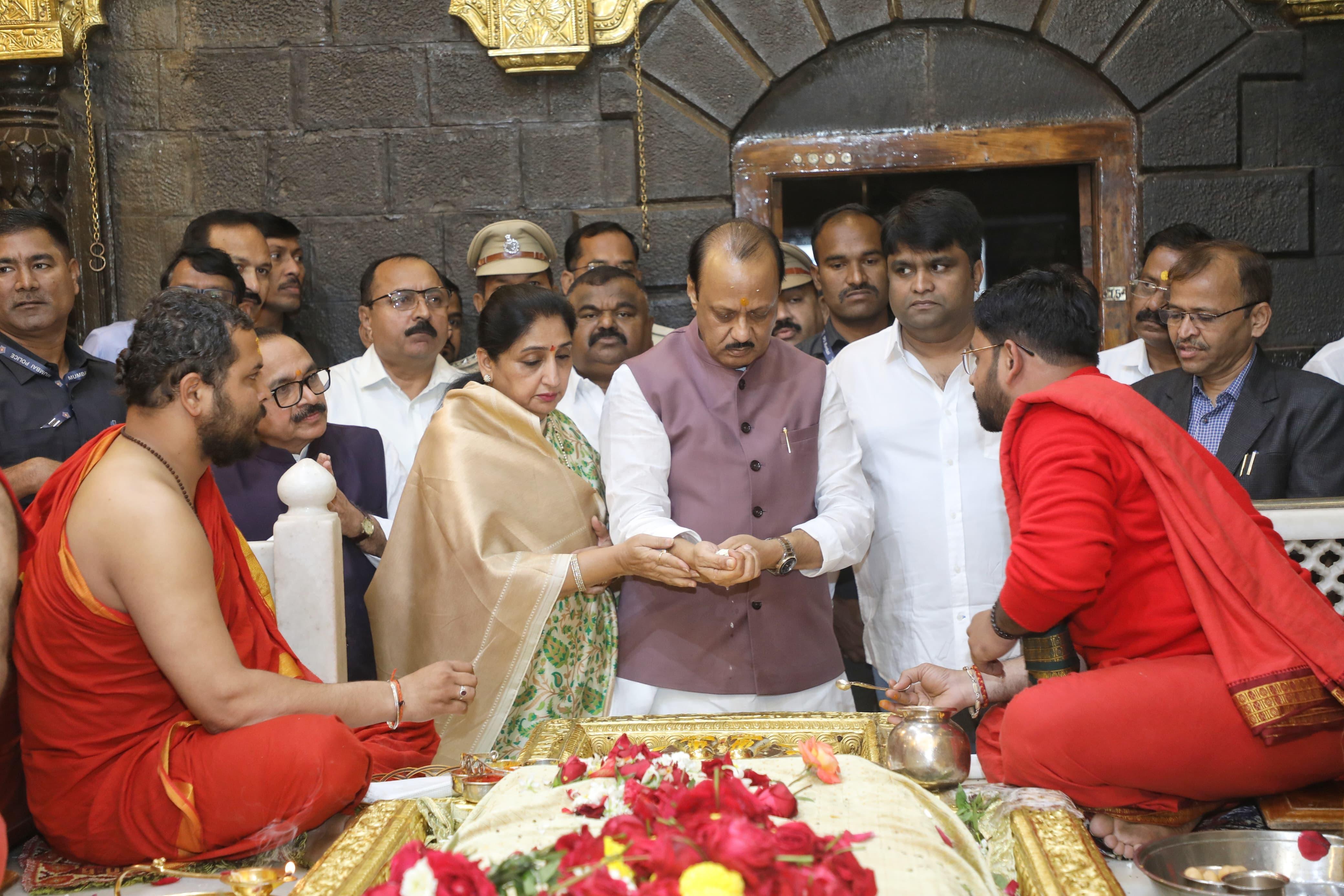इस शिविर में राकां के प्रमुख नेता छगन भुजबल की गैरमौजूदगी ने राजनीतिक गलियारों में कई सवाल खड़े कर दिए हैं. 