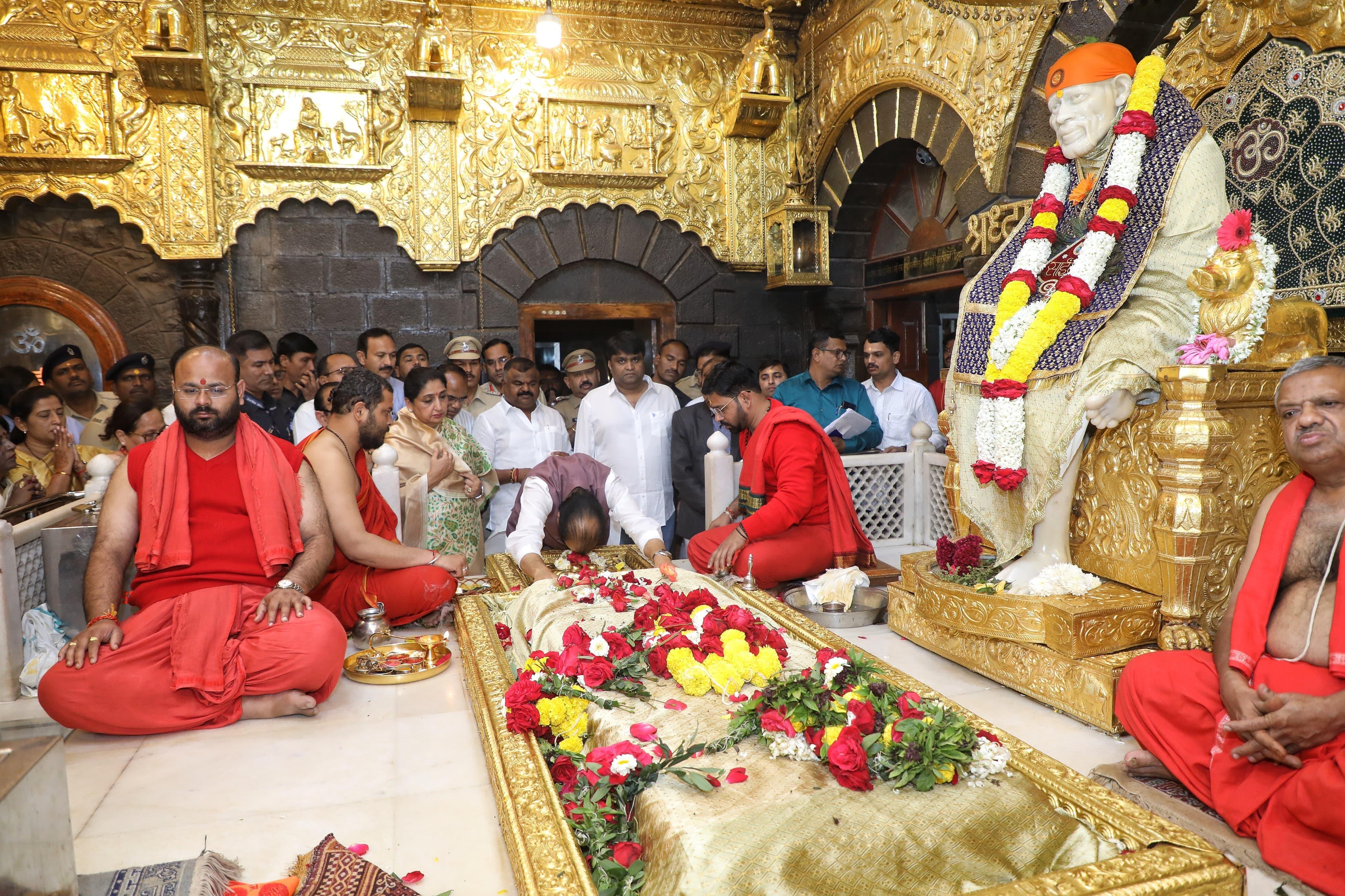 भुजबल का शिविर से दूरी बनाना पार्टी के अंदर गुटबाजी की अटकलों को हवा दे रहा है. हालांकि, पार्टी ने इसे केवल संयोग बताते हुए किसी भी मतभेद से इनकार किया है.
