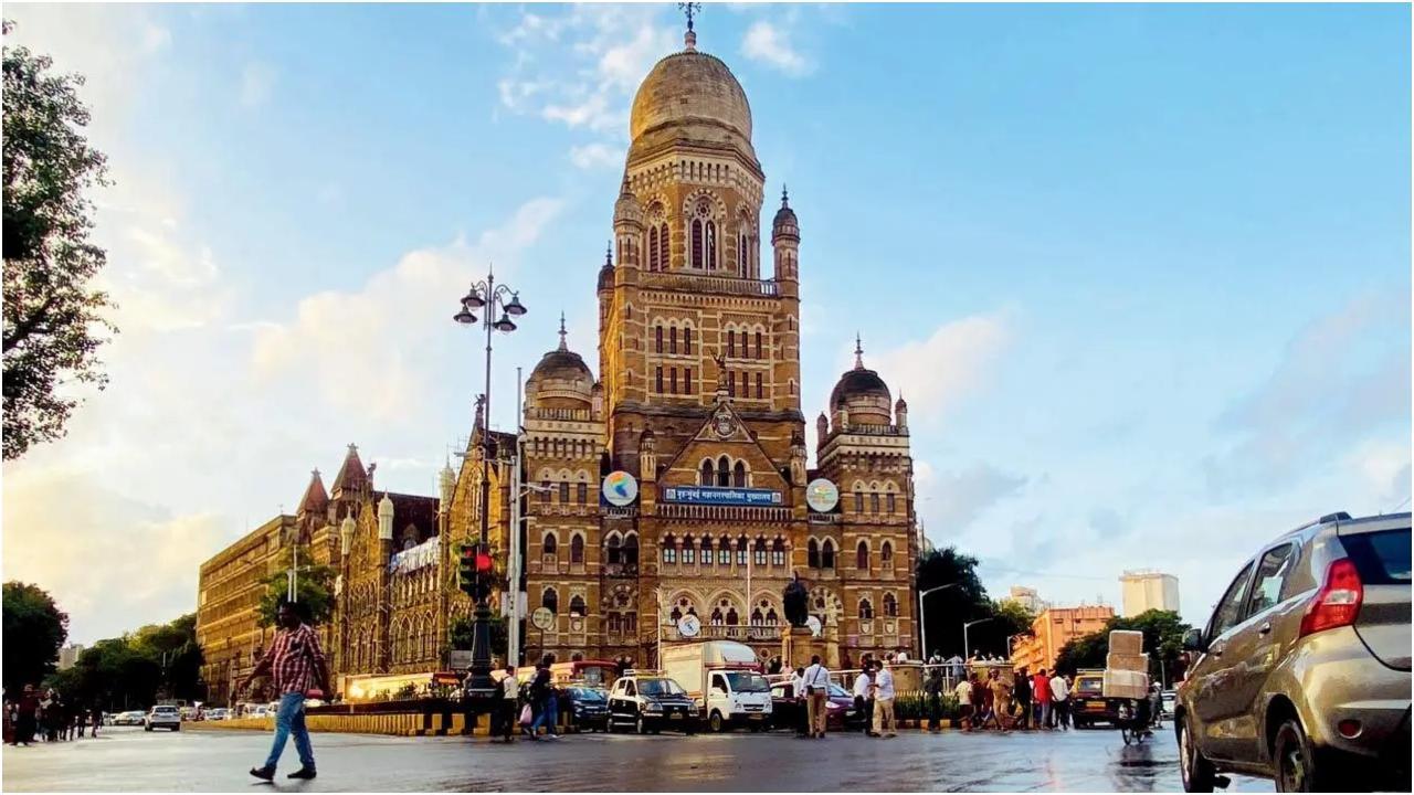 बीएमसी को हर पांच साल में संपत्ति कर में संशोधन करने का अधिकार है. फाइल फोटो/शादाब खान