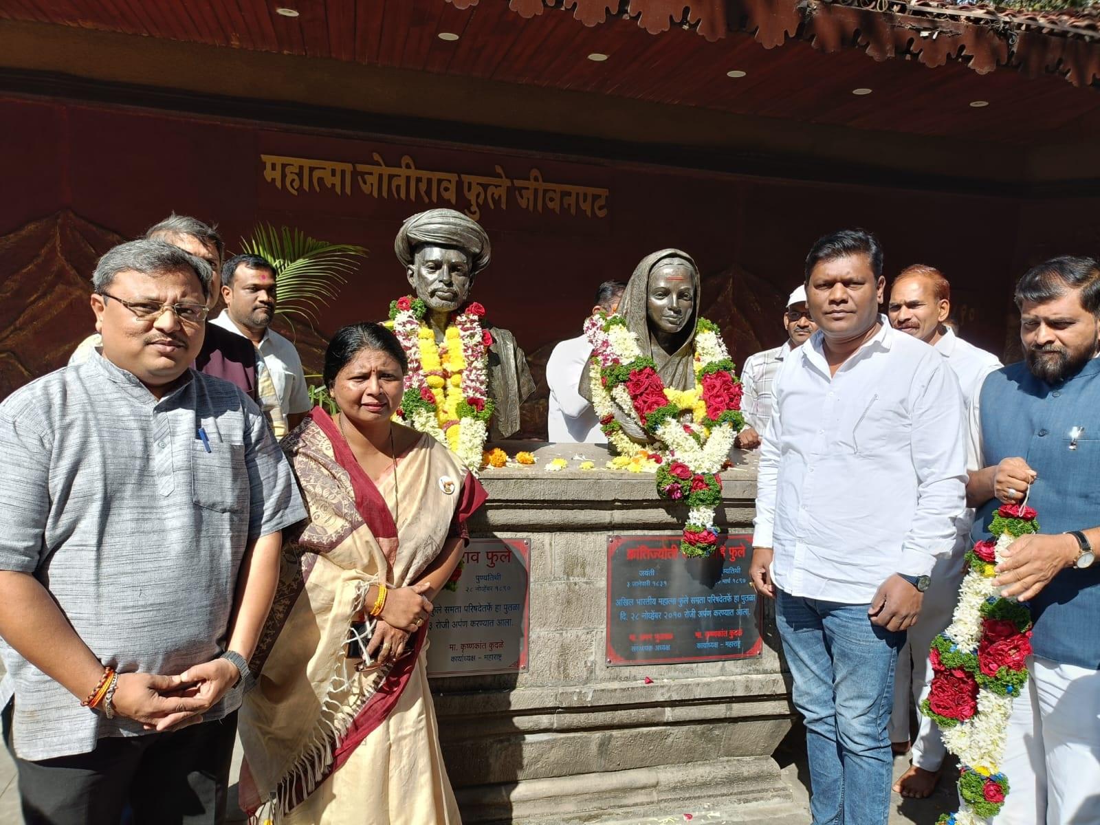 सावित्रीबाई फुले जयंती पर सुप्रिया सुले और सुषमा अंधारे का `फुगड़ी` करना सिर्फ एक सांस्कृतिक क्षण नहीं था, बल्कि यह एक राजनीतिक संदेश भी था, जो एकता, सहयोग और महिलाओं के नेतृत्व को दर्शाता है. यह पल लंबे समय तक राज्य की सांस्कृतिक और राजनीतिक स्मृतियों में दर्ज रहेगा.