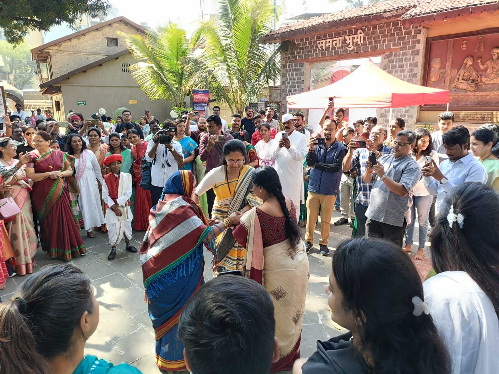 कार्यक्रम सावित्रीबाई फुले की जयंती के उपलक्ष्य में आयोजित किया गया था, जो महिलाओं और दलितों की शिक्षा में अग्रणी थीं. 
