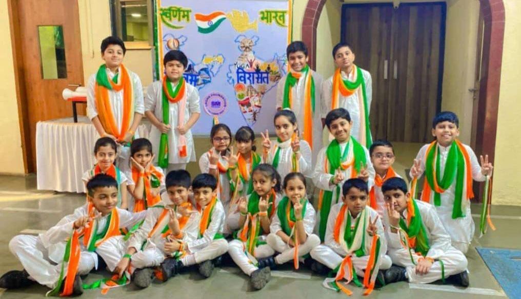 कार्यक्रम का मुख्य आकर्षण ‘स्वर्णिम भारत’ विषय पर आधारित प्रस्तुतियां रहीं, जिसमें छात्रों ने भारत की समृद्ध सांस्कृतिक धरोहर और तकनीकी प्रगति को बेहतरीन ढंग से प्रदर्शित किया.
