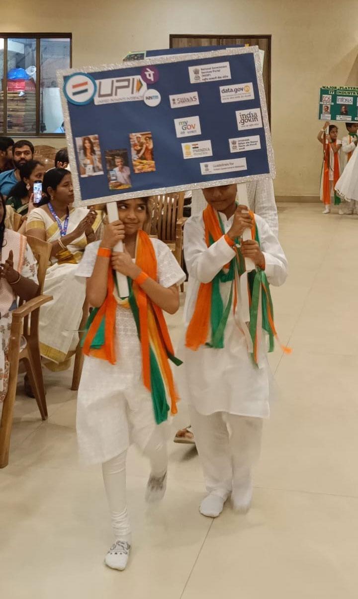 कार्यक्रम में आधुनिक भारत की प्रगति को भी प्रदर्शित किया गया, जहां अंतरिक्ष प्रौद्योगिकी, आईटी और डिजिटल क्रांति जैसे विषयों पर आधारित मॉडल प्रस्तुत किए गए. 