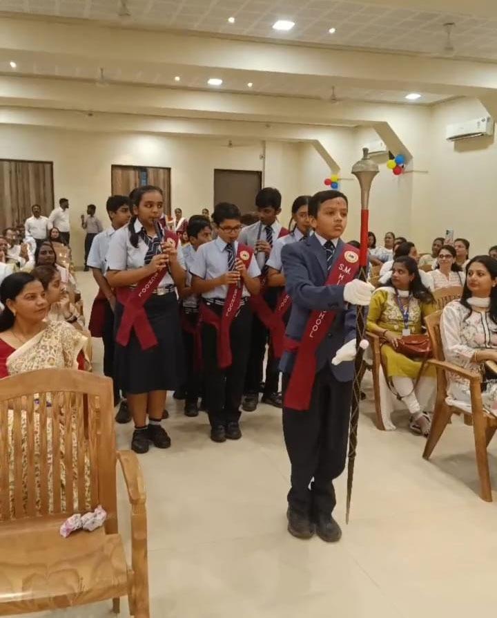 इस भव्य आयोजन के दौरान देशभक्ति के गीतों, नृत्य, रंगारंग झांकियों और प्रेरणादायक भाषणों के माध्यम से भारत की समृद्ध विरासत और विकास की अनूठी कहानी को उजागर किया गया.