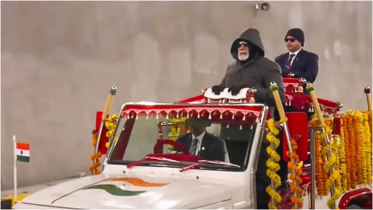 नवनिर्मित और चालू की गई सोनमर्ग सुरंग सोनमर्ग को साल भर चलने वाले गंतव्य में बदलकर पर्यटन को बढ़ावा देगी.