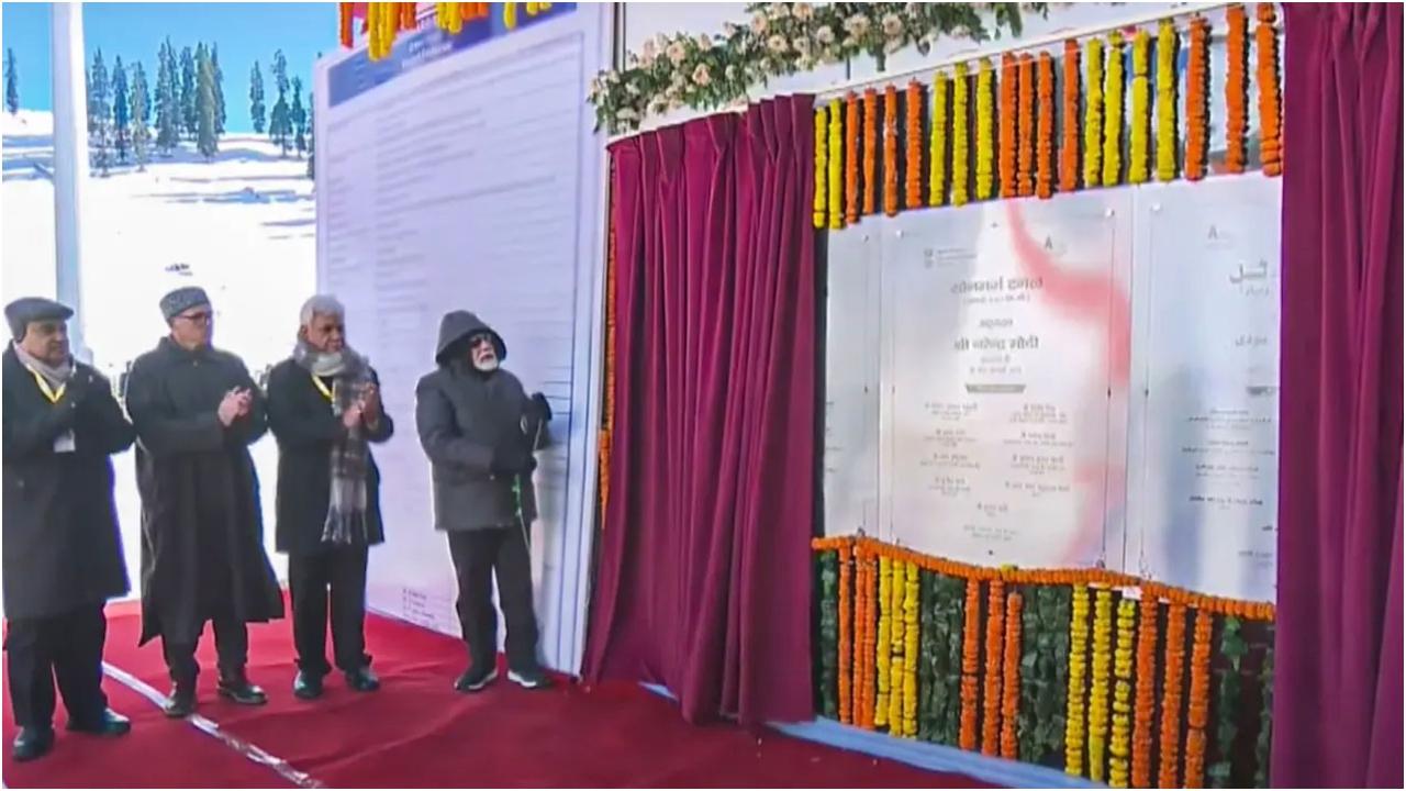इस बढ़ी हुई कनेक्टिविटी से रक्षा रसद को बढ़ावा मिलेगा और जम्मू-कश्मीर और लद्दाख में आर्थिक विकास और सामाजिक-सांस्कृतिक एकीकरण में तेजी आएगी.