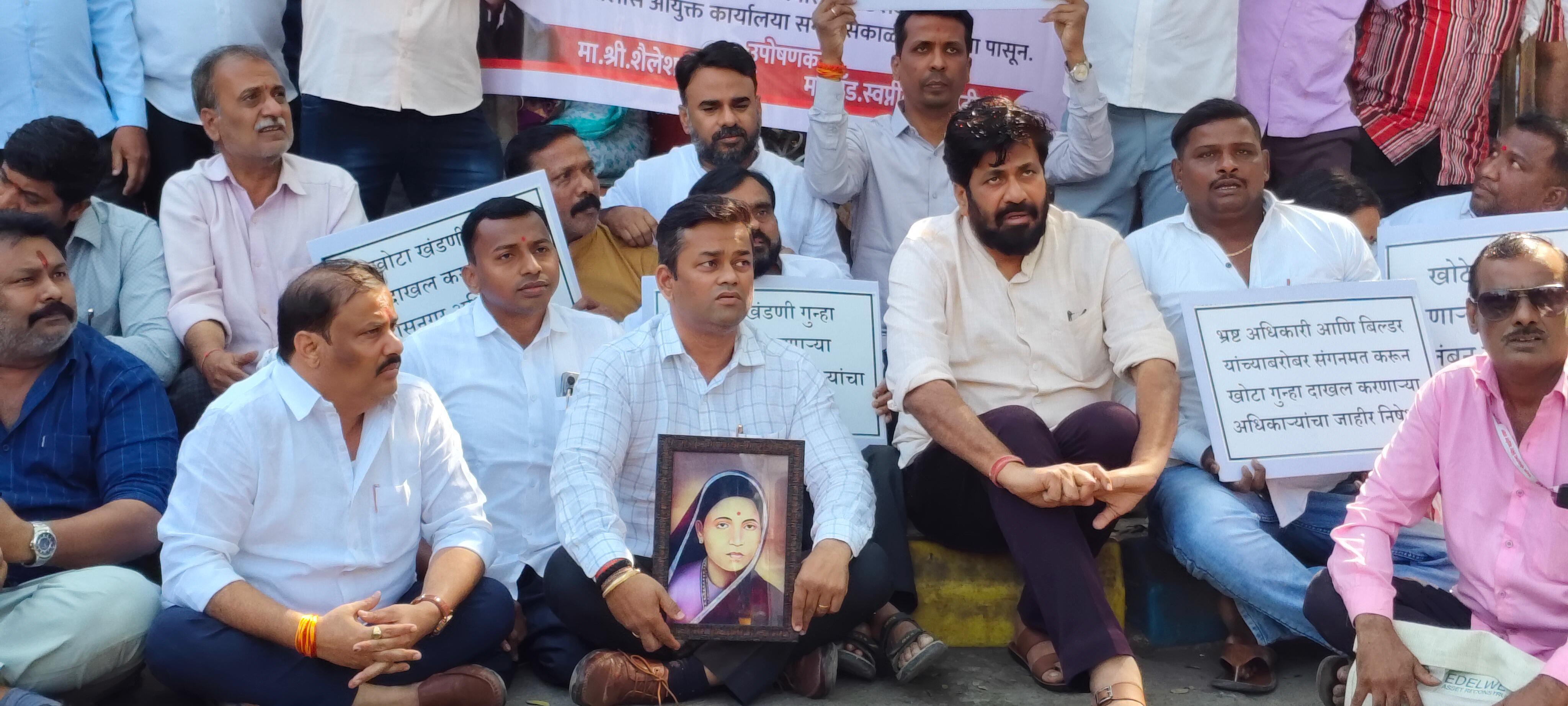पुलिस आयुक्त ने आश्वासन दिया कि दोषी अधिकारियों और झूठे मामले दर्ज कराने वालों के खिलाफ सख्त कार्रवाई की जाएगी. यह कदम प्रशासन में पारदर्शिता और न्याय सुनिश्चित करने की दिशा में महत्वपूर्ण है. यह घटना भ्रष्टाचार और झूठे मामलों के खिलाफ एक मजबूत संदेश है. प्रहार जनशक्ति पार्टी और अन्य सामाजिक संगठनों की एकजुटता ने इस लड़ाई को एक बड़ी जीत में बदल दिया.