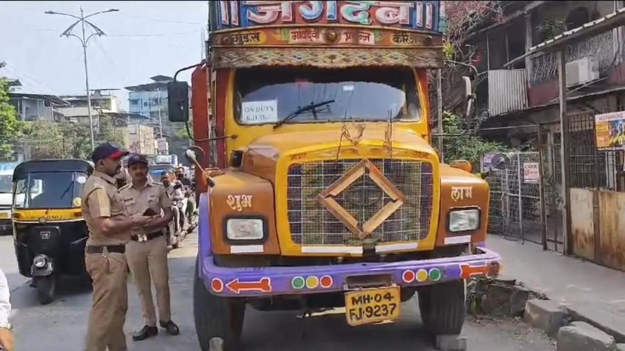 ट्रक को पुलिस ने जब्त कर लिया है. Pic/Navneet Barhate