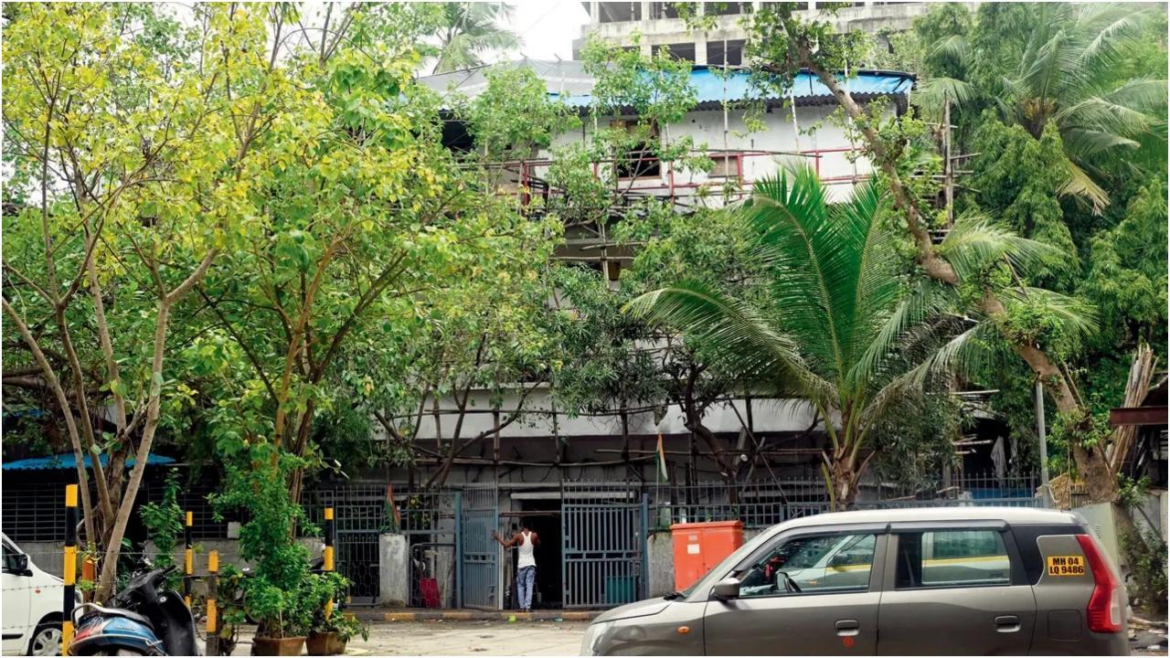 IMumbai: अवैध कैफे के लिए घूस में 30,000 रुपये लेते बीएमसी अधिकारी गिरफ्तार