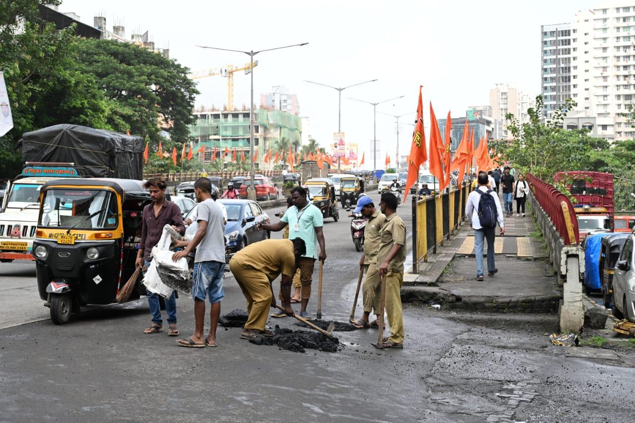 बोरीवली और आसपास के क्षेत्रों में हर साल मानसून के दौरान इसी तरह की समस्या सामने आती है, जिससे यात्रियों को खासा दिक्कतों का सामना करना पड़ता है. 