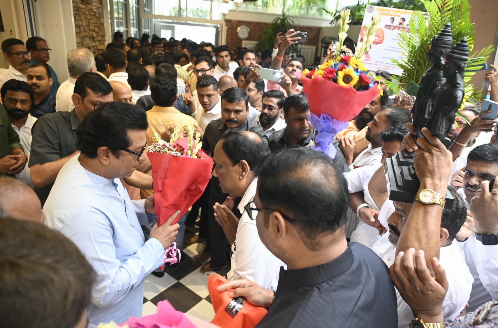 यह दिन सिर्फ एक धार्मिक अवसर नहीं, बल्कि मनसे कार्यकर्ताओं के लिए अपने नेता के प्रति सच्ची श्रद्धा और सम्मान प्रकट करने का अवसर बन गया. राज ठाकरे ने इस श्रद्धा को स्वीकार करते हुए पार्टी कार्यकर्ताओं को हमेशा सही मार्गदर्शन देने का वादा किया.