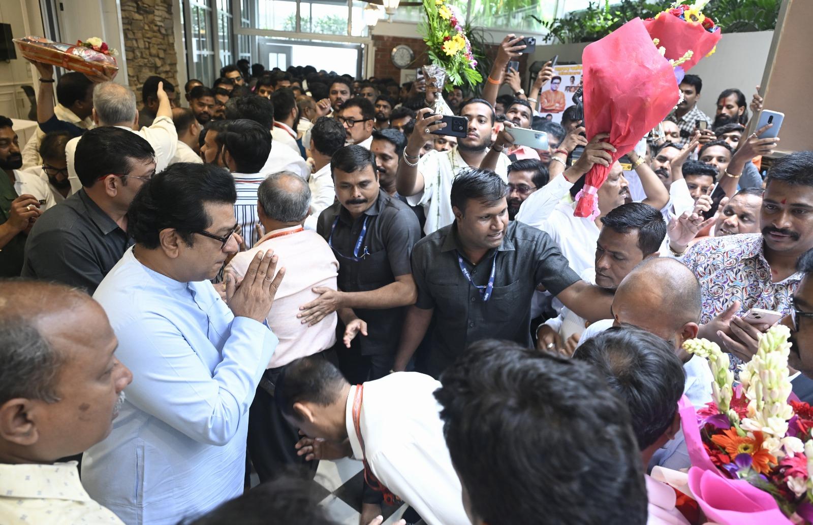 इस आयोजन से यह साफ है कि मनसे कार्यकर्ताओं और राज ठाकरे के बीच एक मजबूत भावनात्मक संबंध है, जो समय के साथ और भी मजबूत होता जा रहा है. 