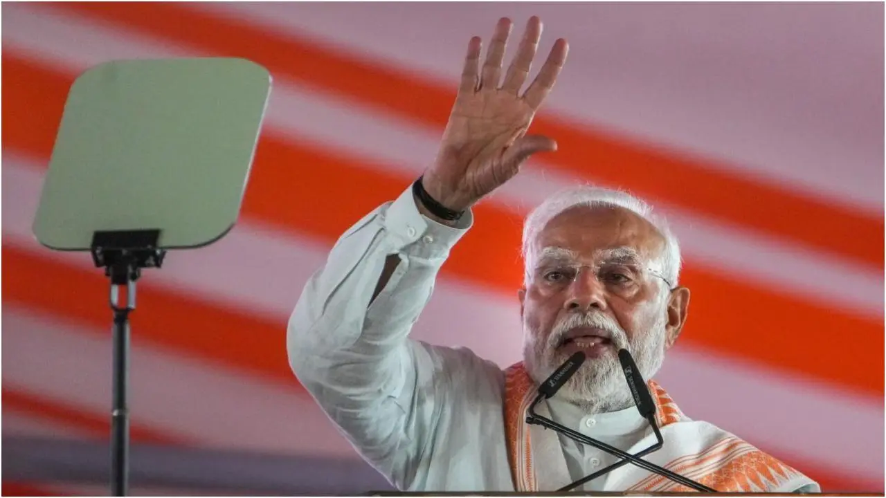 Iबंगाल में TMC, घुसपैठियों और CM ममता पर बरसे पीएम मोदी, कहा- जो भारतीय नहीं हैं