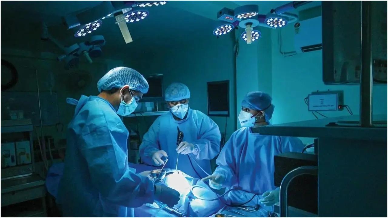 Iमुंबई में 74 साल के शख्स के दिल में नींबू जैसा ट्यूमर