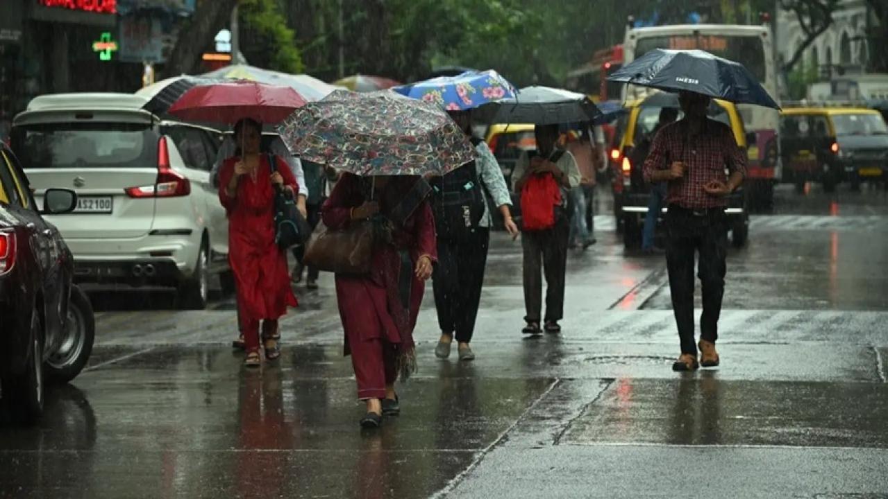 Iमुंबई मौसम अपडेट: हल्की से मध्यम बारिश के साथ आज बादल छाए रहेंगे