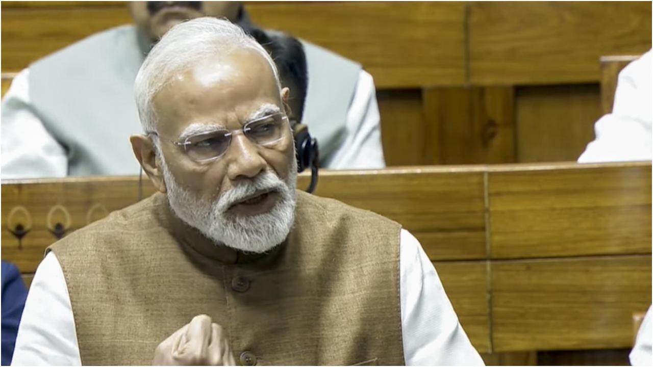 प्रधानमंत्री मोदी लोकसभा में पहलगाम आतंकी हमले और ऑपरेशन सिंदूर पर बहस के दौरान बोलते हुए. तस्वीर/पीटीआई