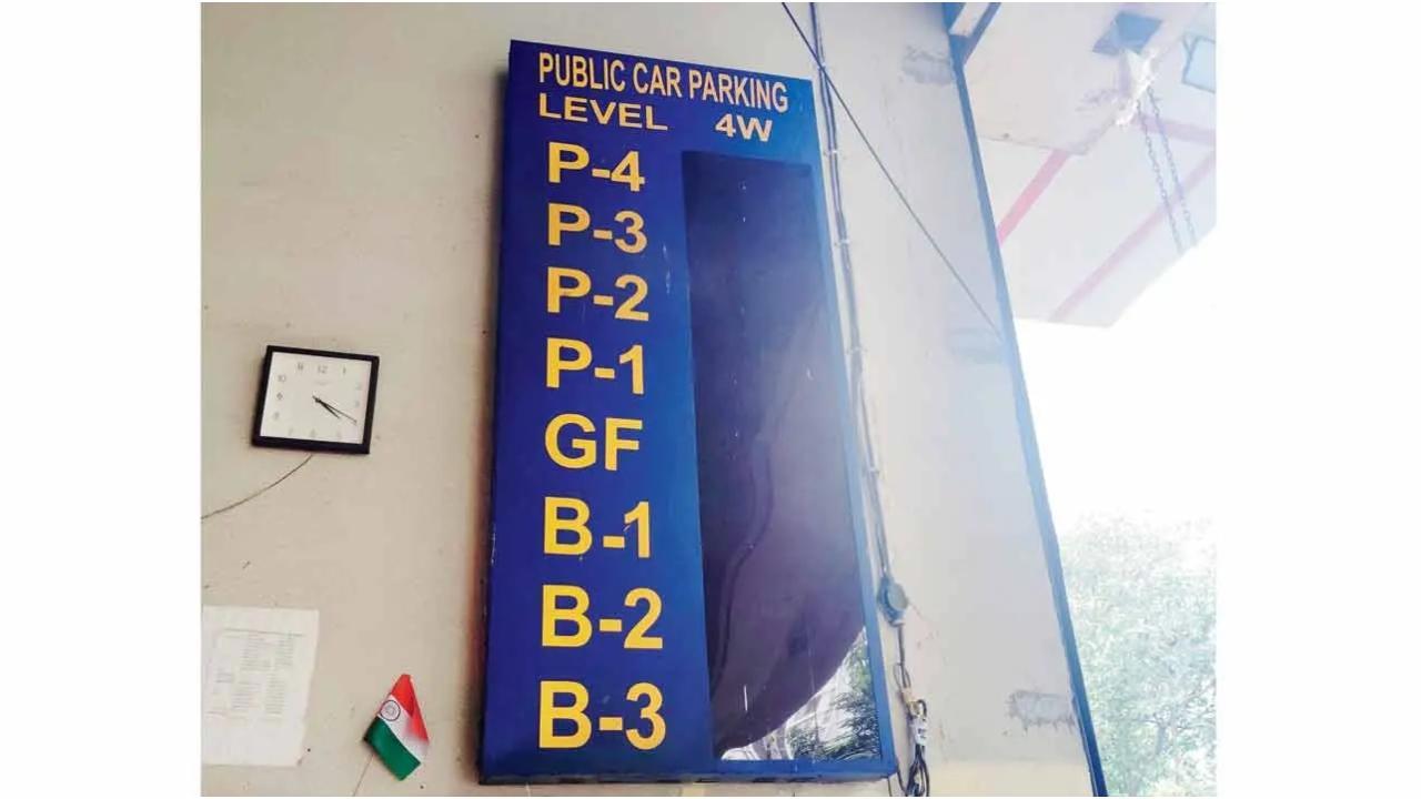 नागरिकों को वास्तविक समय में उपलब्धता की जानकारी देने वाले इलेक्ट्रॉनिक बोर्ड, सार्वजनिक निजी व्यक्तियों (पीपीएल) केंद्रों में काम नहीं कर रहे हैं. चित्र/ईशानप्रिया एमएस