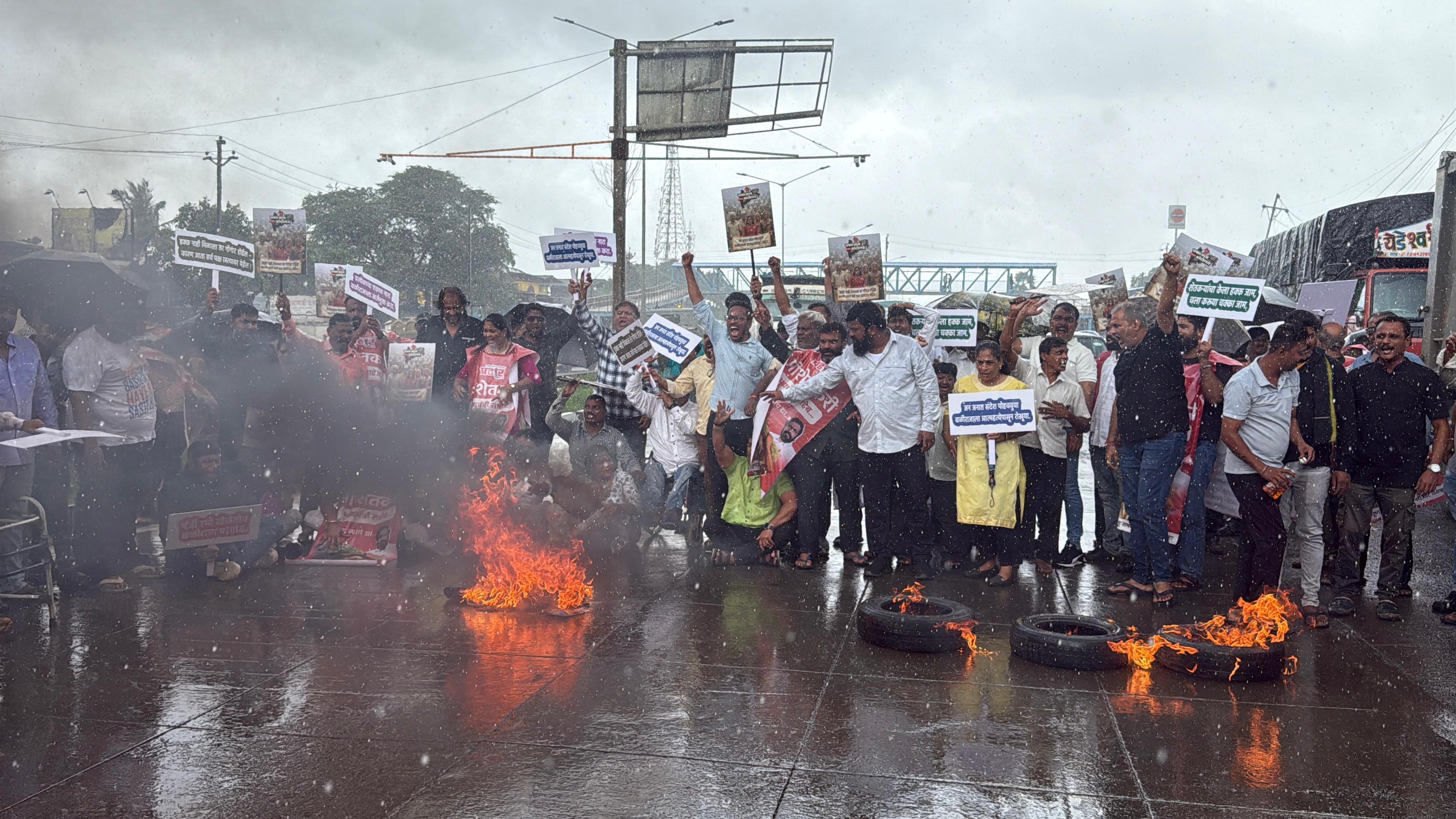 उनका आरोप था कि सरकार द्वारा शुरू की गई कर्ज माफी योजना केवल कागजों तक सीमित रही है और वास्तव में इसका लाभ किसानों तक नहीं पहुंच पाया है. 