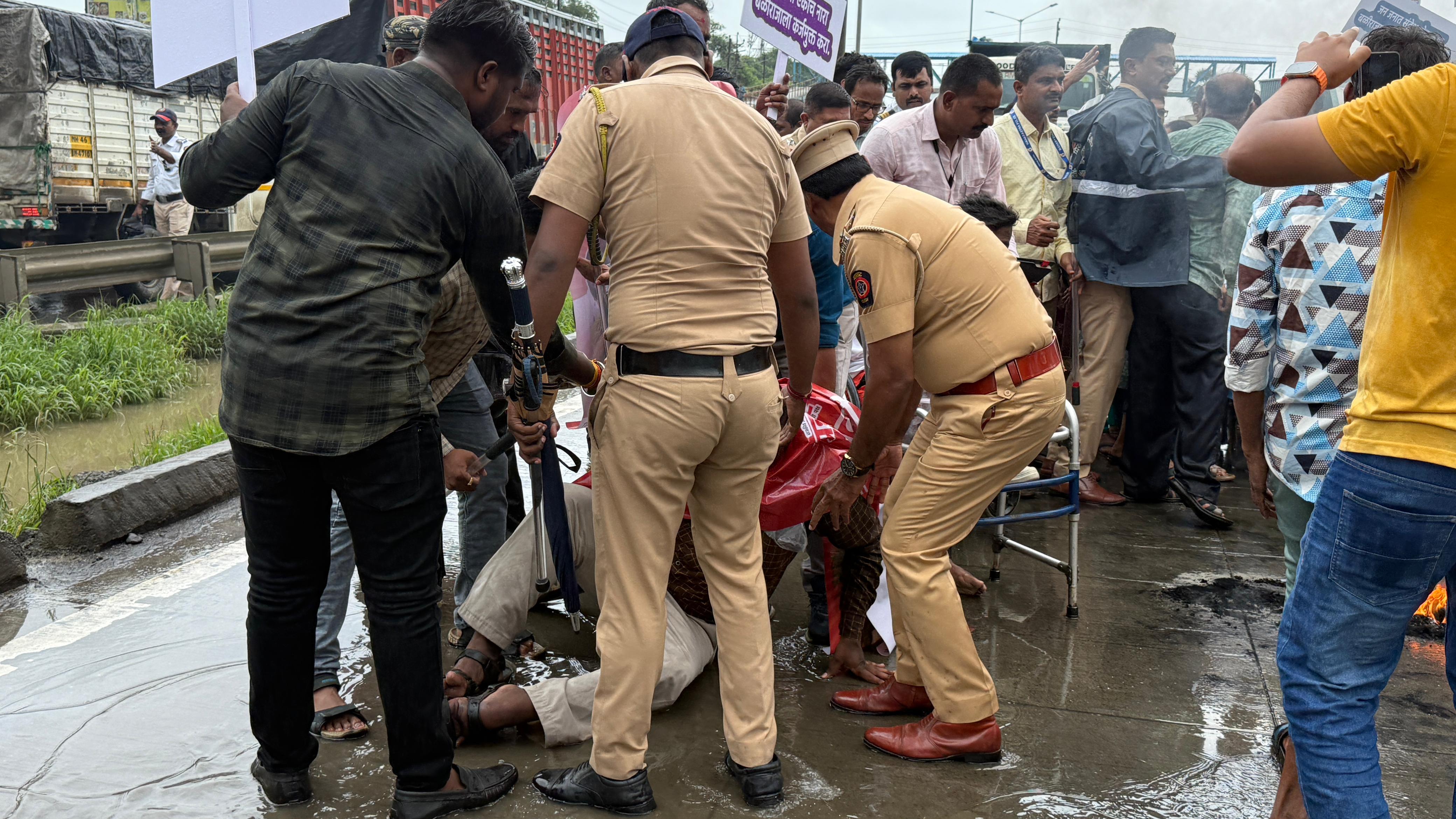 उन्होंने कहा कि यदि सरकार उनकी मांगों पर ध्यान नहीं देती, तो वे भविष्य में और भी बड़े आंदोलन करेंगे. 