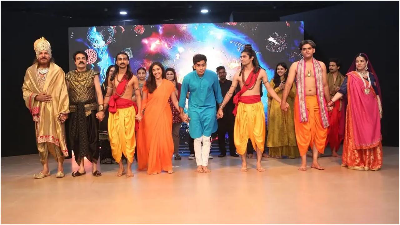महान हिंदू ग्रंथ रामायण पर आधारित एक भव्य आधुनिक नाटक पाकिस्तान के कराची में मंच पर प्रस्तुत किया जा रहा है.