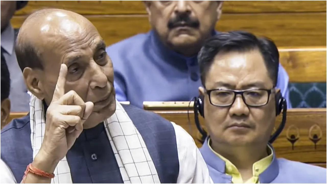 रक्षा मंत्री राजनाथ सिंह लोकसभा में पहलगाम हमले और ऑपरेशन सिंदूर पर बहस के दौरान बोलते हुए. तस्वीर/पीटीआई