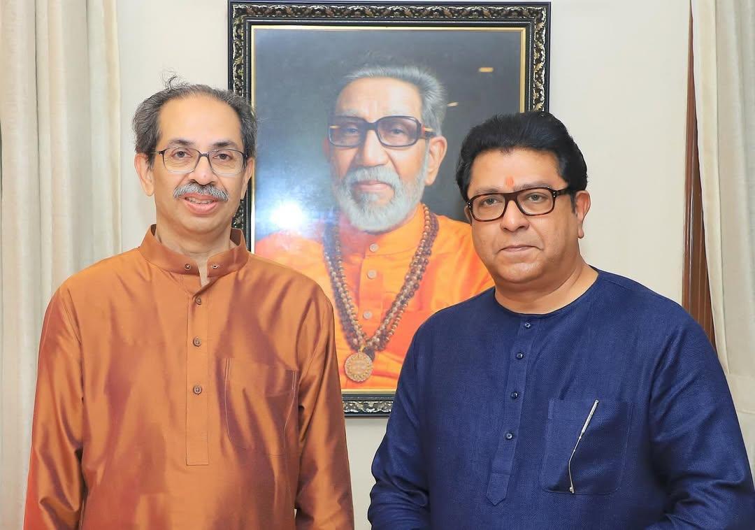 कुछ लोग इसे एक सशक्त परिवारिक संदेश मान रहे हैं, जबकि कुछ ने इसे राजनीति में किसी बड़े बदलाव का संकेत माना है. दोनों नेता अपनी-अपनी पार्टी के समर्थकों के लिए अलग-अलग विचारधारा रखते हुए भी इस दिन एक साथ दिखाई दिए, जिससे यह बात स्पष्ट होती है कि परिवार के बीच राजनीति से भी महत्वपूर्ण रिश्ते होते हैं.
