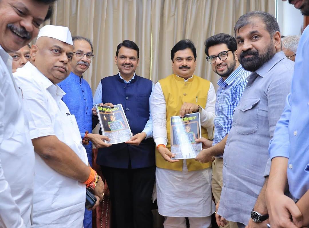 2019 में भाजपा से अलग होने के बाद, उद्धव ठाकरे और उनकी शिवसेना के बीच भाजपा से दूरियां बढ़ती गईं. लेकिन अब इस मुलाकात ने राजनैतिक हलचलों को और हवा दे दी है, खासकर मुख्यमंत्री फडणवीस के बयान के बाद. बुधवार को विधान परिषद में विपक्ष के नेता अंबादास दानवे के विदाई समारोह में मुख्यमंत्री फडणवीस ने व्यंग्यात्मक अंदाज में कहा कि भाजपा उद्धव ठाकरे को विपक्ष में शामिल होने का मौका नहीं दे सकती, लेकिन वह सत्ता पक्ष में आ सकते हैं.
