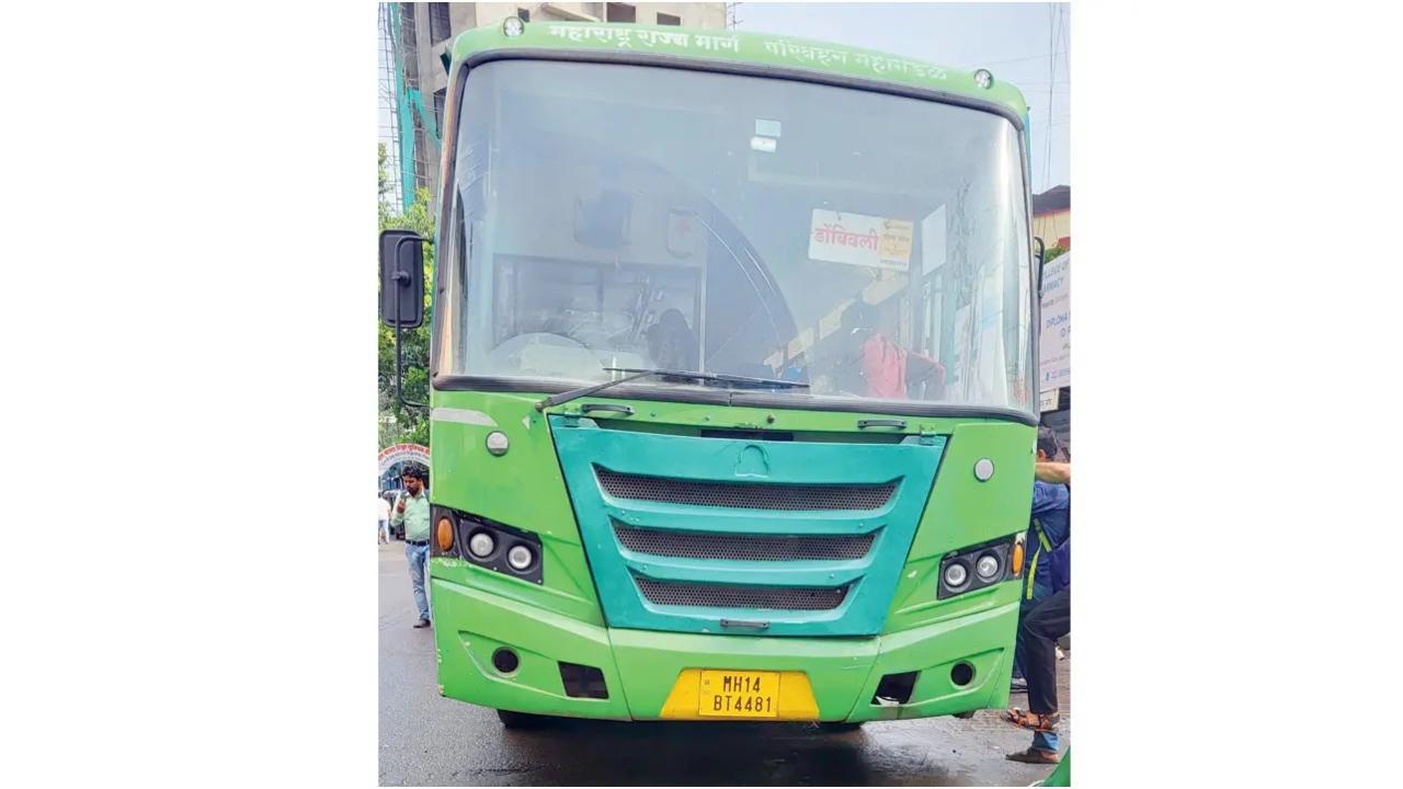 डोंबिवली के लिए रवाना होने से पहले एक MSRTC बस. तस्वीर/श्रीकांत खुपरकर