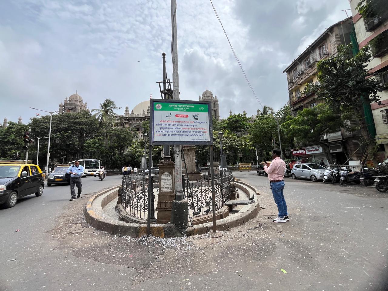इसके तहत, नगर निगम ने कई कबूतरखानों में अनाज को जब्त किया और जुर्माना लगाया. यह कदम कबूतरों के बढ़ते संख्या को नियंत्रित करने के लिए उठाया गया है. 