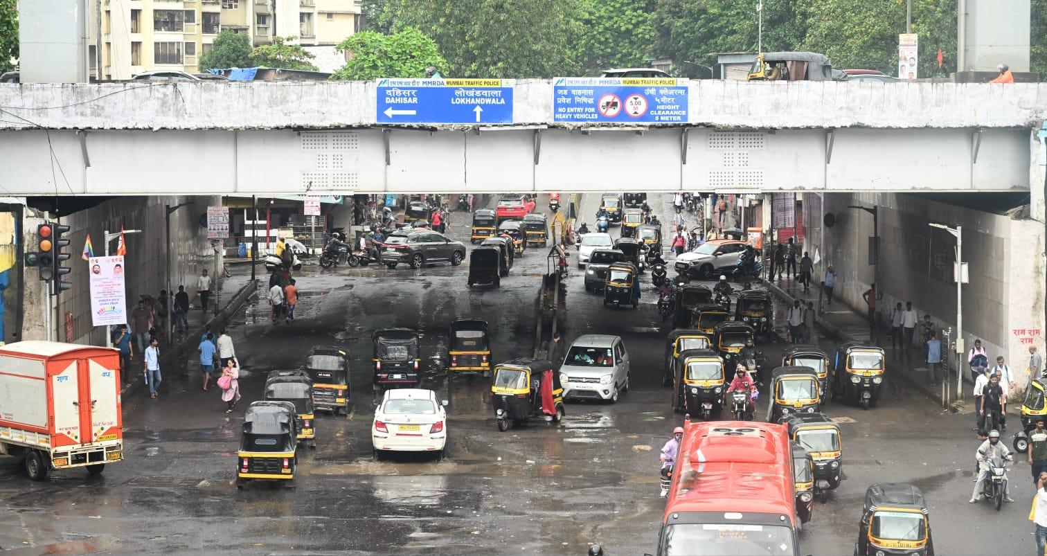 इसके अलावा, बारिश के मौसम में जल निकासी की बेहतर व्यवस्था की जानी चाहिए ताकि गड्डों में पानी जमा न हो और सड़क पर चलने वाले लोगों की सुरक्षा सुनिश्चित हो सके. 