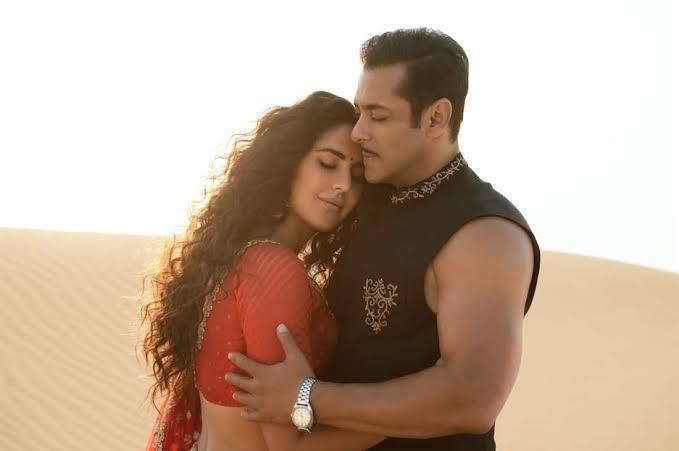 3. कैटरीना कैफ – ‘भारत’ में आज़ादी और गहराई का मेलकैटरीना कैफ ने भारत में एक सशक्त और आत्मनिर्भर महिला का किरदार निभाया. उन्होंने भावनात्मक मजबूती और कोमलता दोनों को बहुत सुंदर तरीके से पेश किया. फिल्म में सलमान खान के साथ उनकी जोड़ी ने एक नए दौर की नायिका की झलक दिखाई.