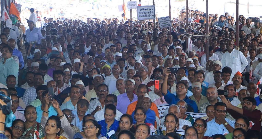 नेताओं की एकजुटता ने आंदोलन को नई ऊर्जा दी, और मैदान में मौजूद शिक्षकों के चेहरों पर उम्मीद की रौशनी दिखाई दी.