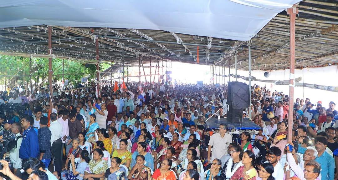 उन्होंने कहा, “यह केवल शिक्षकों का आंदोलन नहीं, यह समाज के भविष्य की लड़ाई है.”