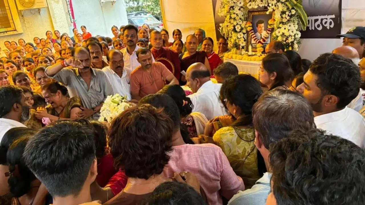 दीपक पाठक का पार्थिव शरीर विशेष विमान से मुंबई लाया गया