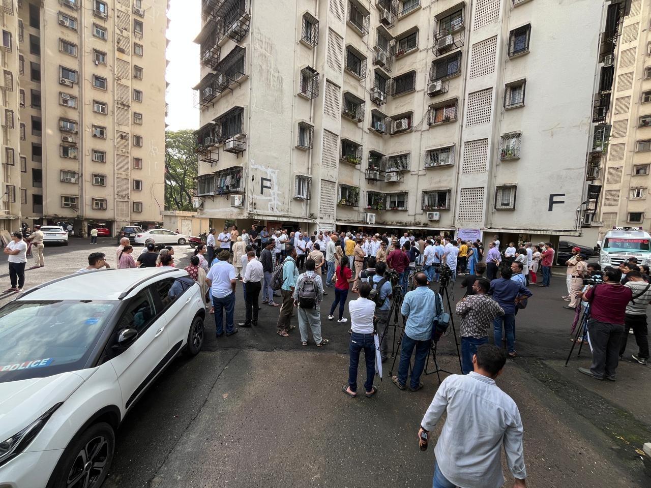 यह हादसा एक काले दिन के रूप में याद किया जाएगा, जिसने न केवल एक परिवार को बल्कि पूरे विमानन समुदाय को शोक में डुबो दिया.