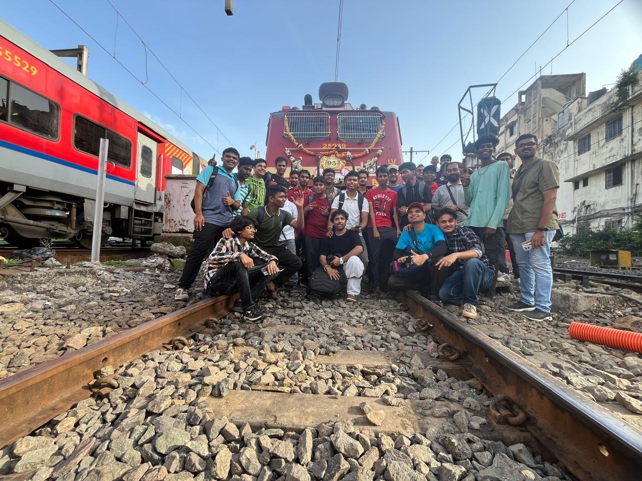 95 वर्षों के गौरवशाली सफर में डेक्कन क्वीन ने भारतीय रेलवे की धरोहर के रूप में अपनी विशिष्ट पहचान बनाई है.