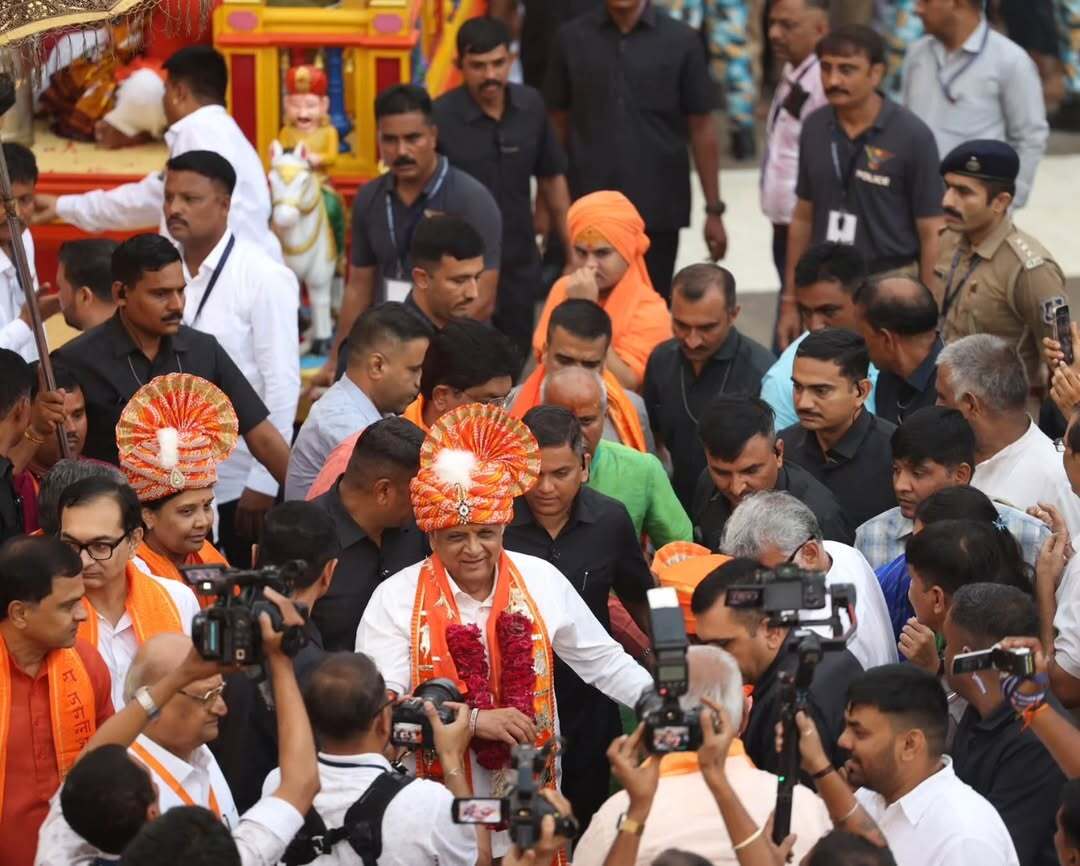 प्रधानमंत्री नरेंद्र मोदी के विकसित भारत के संकल्प का हवाला देते हुए मुख्यमंत्री ने भगवान से प्रार्थना की कि भगवान जगन्नाथ गुजरात को विकास की ओर मार्गदर्शन करें और देश को भी हर दिशा में प्रगति मिले.