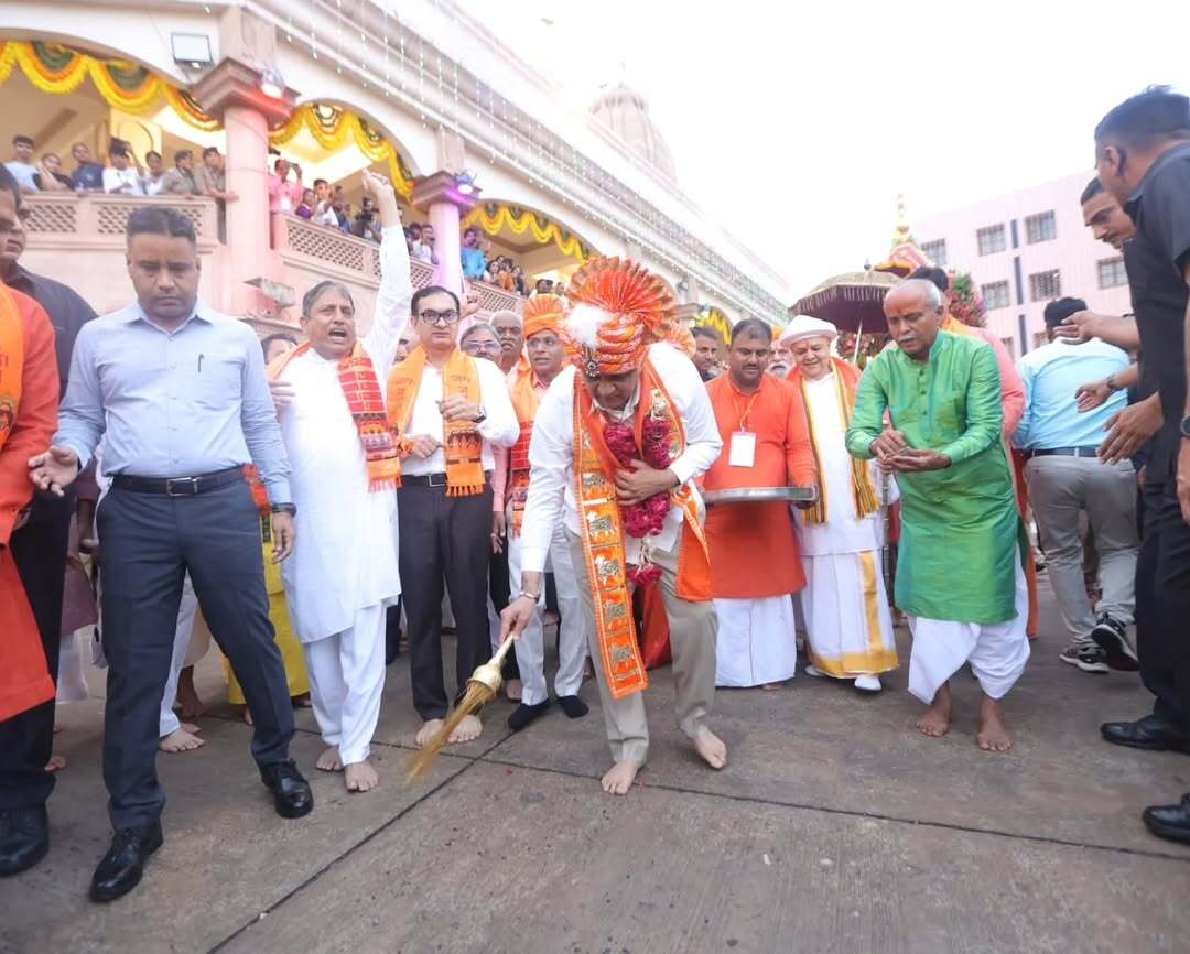 इस अवसर पर भगवान जगन्नाथजी मंदिर के महंत दिलीपदास, अखिल भारतीय संत समिति के अध्यक्ष अविचलदास, स्थानीय विधायक प्रेरक शाह, और अन्य गणमान्य व्यक्ति तथा श्रद्धालु भी उपस्थित थे. 
