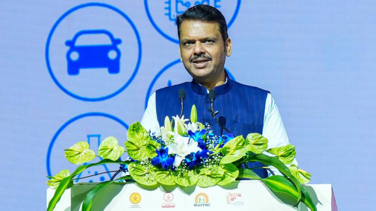 Iमहाराष्ट्र के लोगों को बड़ी राहत, CM ने बिजली दरों में 26% कटौती की घोषणा की