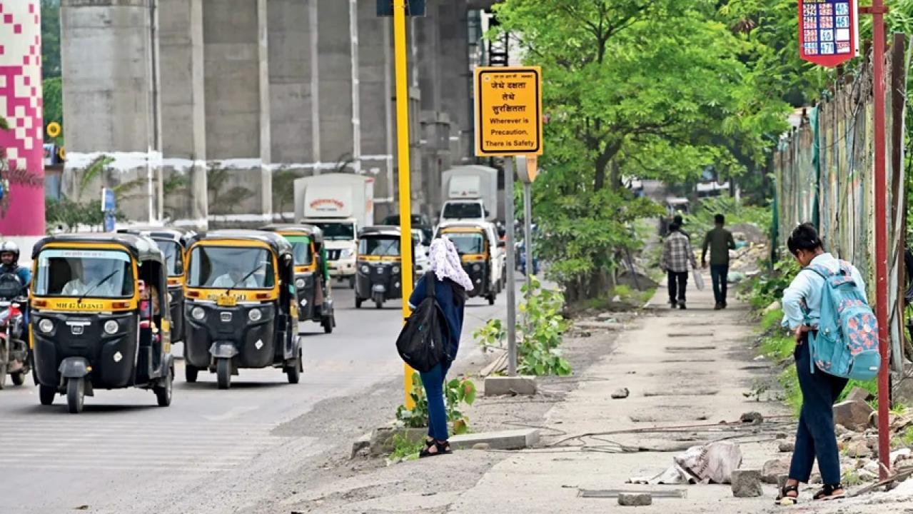 Iमिड-डे की रिपोर्ट का असर, आरे मेट्रो स्टेशन पर पैदल यात्रियों को मिली राहत