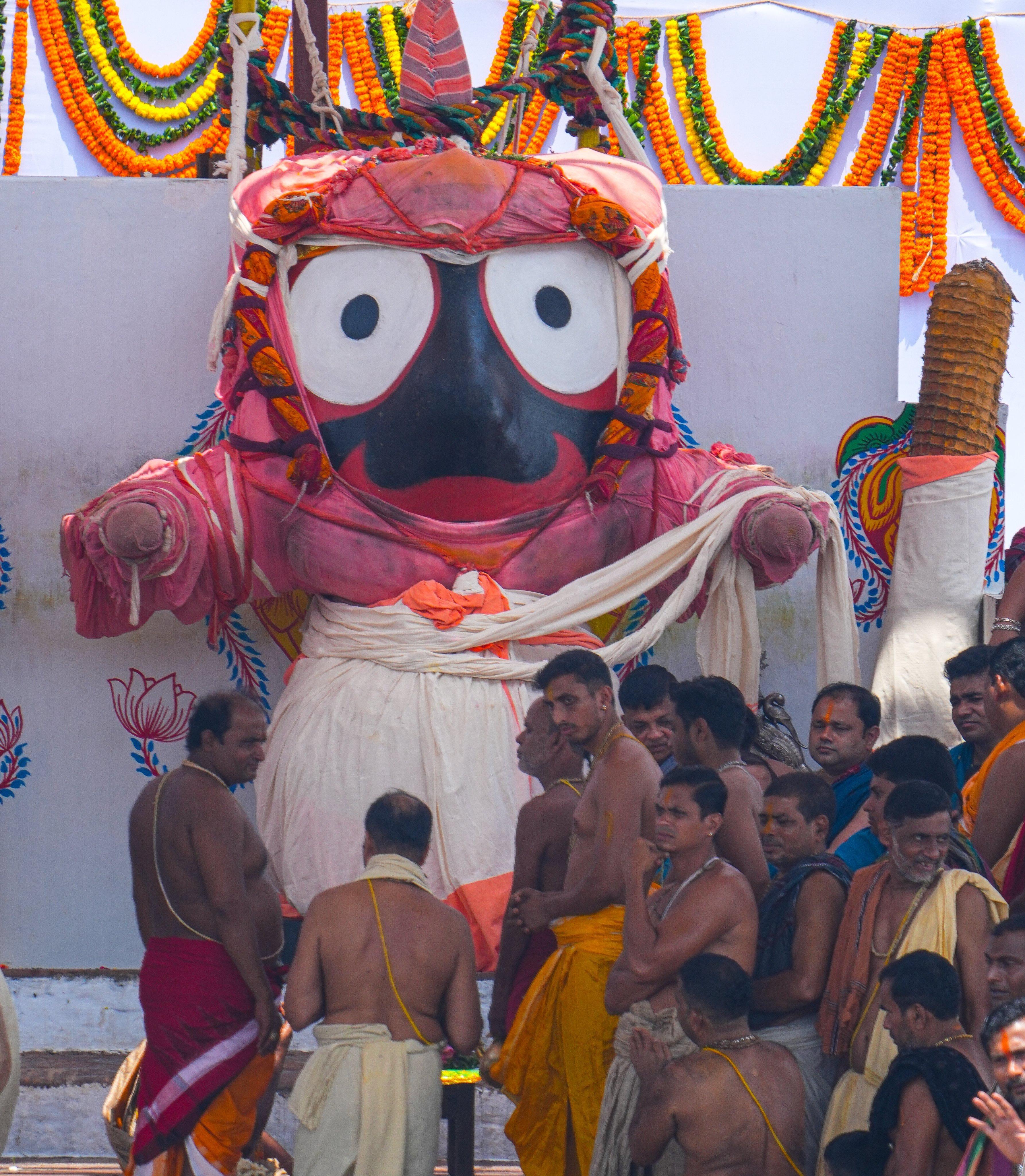 स्नान पूर्णिमा के बाद भगवान 15 दिन के लिए ‘अनसर घर’ में विश्राम करते हैं, जिसे ‘अनसर काल’ कहा जाता है.