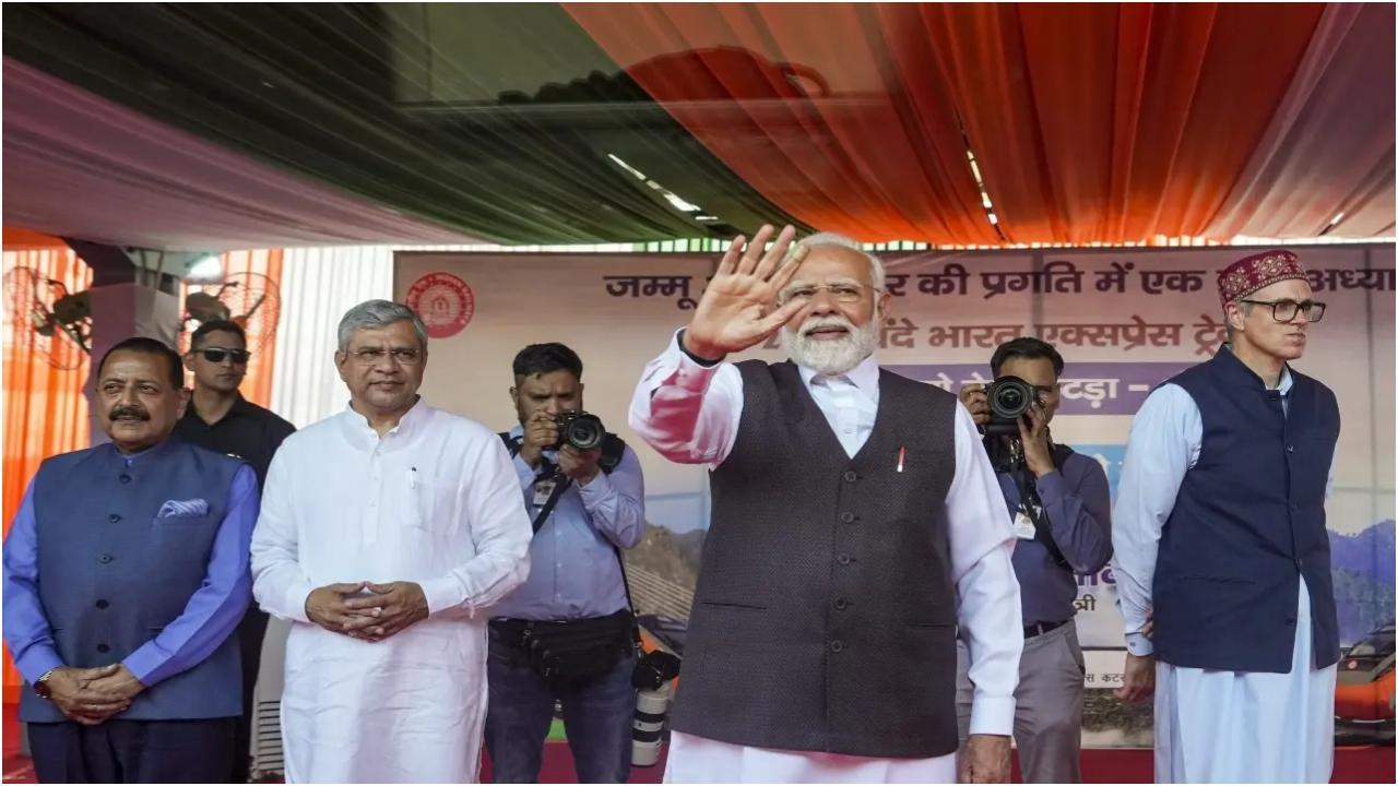Iप्रधानमंत्री मोदी ने किया दुनिया के सबसे ऊंचे रेल पुल का उद्घाटन