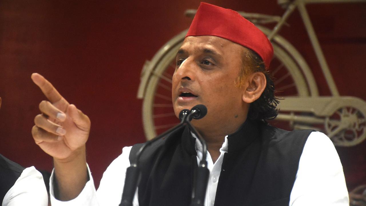 Iसमाजवादी पार्टी ने तीन विधायकों को किया निष्कासित, अखिलेश यादव ने दी जानकारी