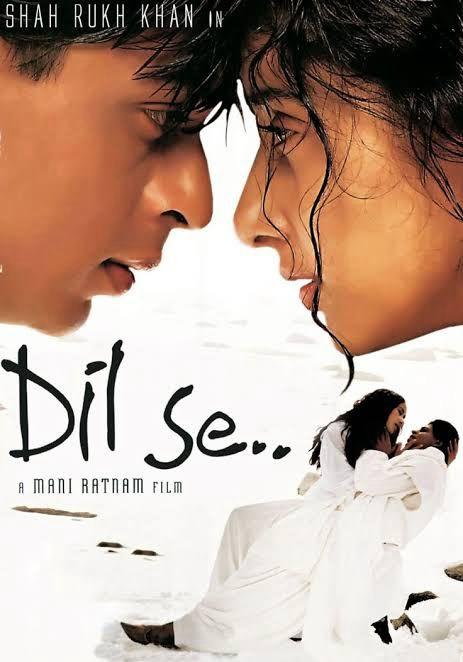 दिल से (1998): एक पत्रकार के रूप में शाहरुख़ का किरदार एक दर्दभरी मोहब्बत में उलझा हुआ नज़र आया. यह भूमिका उतनी ही शायराना थी जितनी गहरी और दिल को छू जाने वाली.