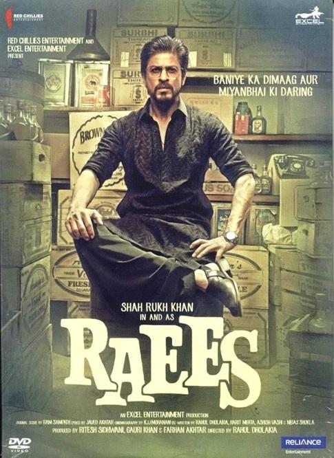 रईस (2017): एक ऐसा किरदार जो ना पूरी तरह अच्छा था, ना बुरा. शाहरुख़ ने इसमें ग्लैमर, ग्रे शेड और दमदार एक्टिंग का बेहतरीन मेल दिखाया.
