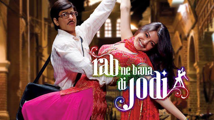 रब ने बना दी जोड़ी (2008): सुरिंदर और राज – दो किरदार, एक दिल. इस फिल्म में SRK ने अपने सादगी भरे और स्टाइलिश दोनों पहलुओं से फैंस को दीवाना बना दिया.
