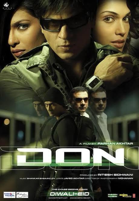 डॉन (2006): पुराने डॉन को मॉडर्न स्टाइल में SRK ने जब दोबारा जिया, तो गैंगस्टर की परिभाषा ही बदल गई. उनका स्वैग और डराने वाला अंदाज़ फिल्म की जान बना.