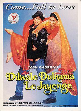 दिलवाले दुल्हनिया ले जाएंगे (1995) – राज का किरदार शाहरुख को हमेशा के लिए किंग ऑफ रोमांस बना गया. ये फिल्म एक दौर नहीं, एक एहसास बन गई.