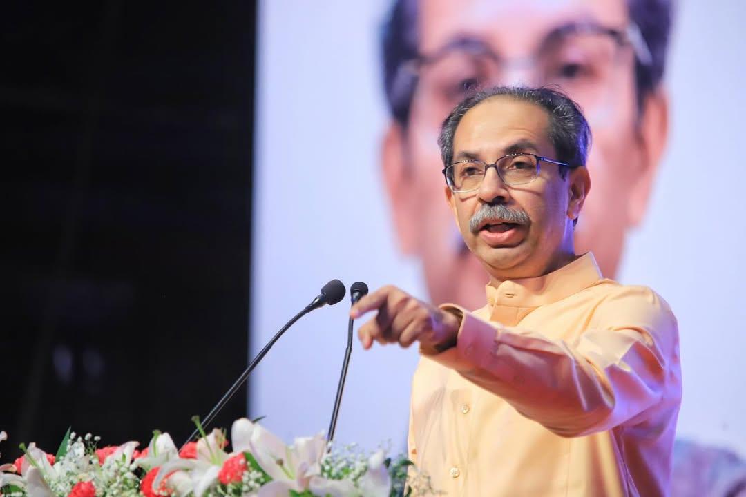 उद्धव ठाकरे ने स्पष्ट शब्दों में कहा कि शिवसेना के लिए मराठी वोटों का महत्व है और उनकी पार्टी किसी भी हाल में मुंबई नगर निकाय चुनाव पर अपनी पकड़ मजबूत रखेगी. 