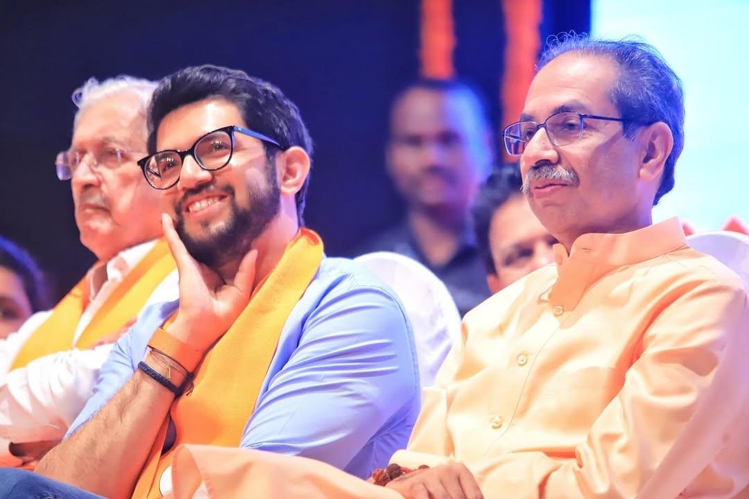 हालांकि राज ठाकरे अब तक इस गठबंधन पर चुप हैं, लेकिन चुनावी समीकरणों को देखते हुए शिवसेना यूबीटी का मानना है कि दोनों दलों का एकजुट होना मराठी वोटों के लिए फायदेमंद होगा. 